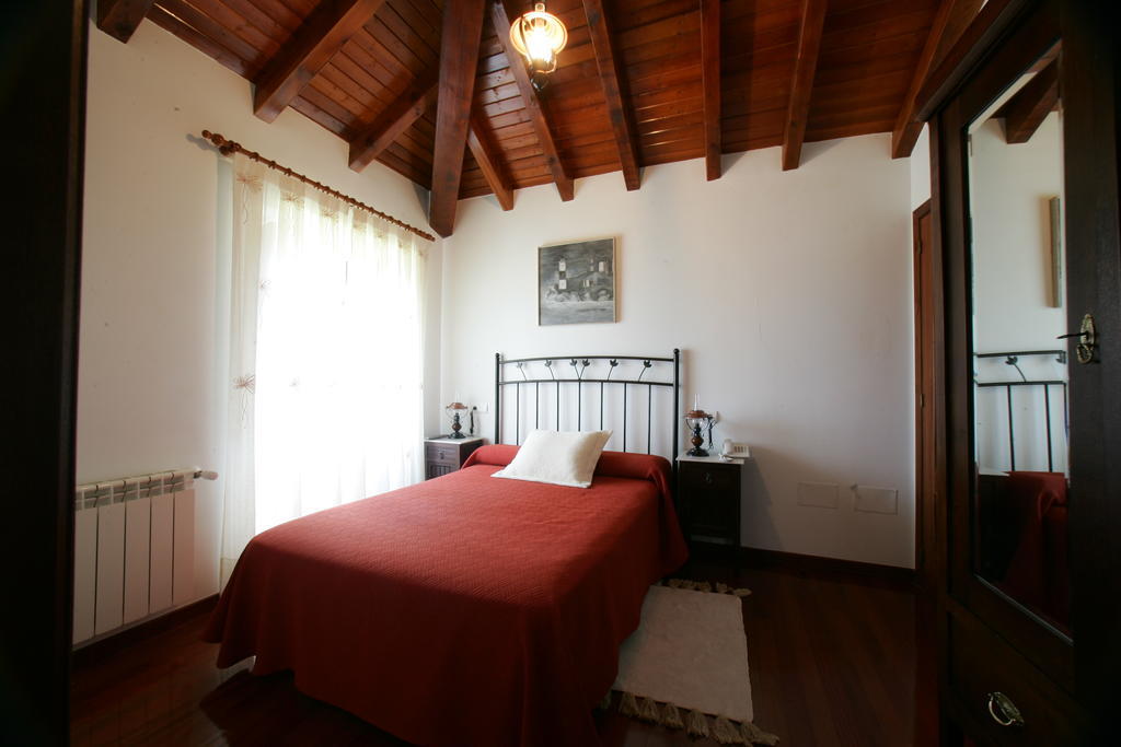 Хостел Casa Da Botica A Estrada Os Casares Номер фото