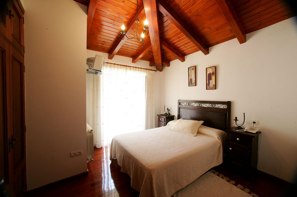 Хостел Casa Da Botica A Estrada Os Casares Номер фото
