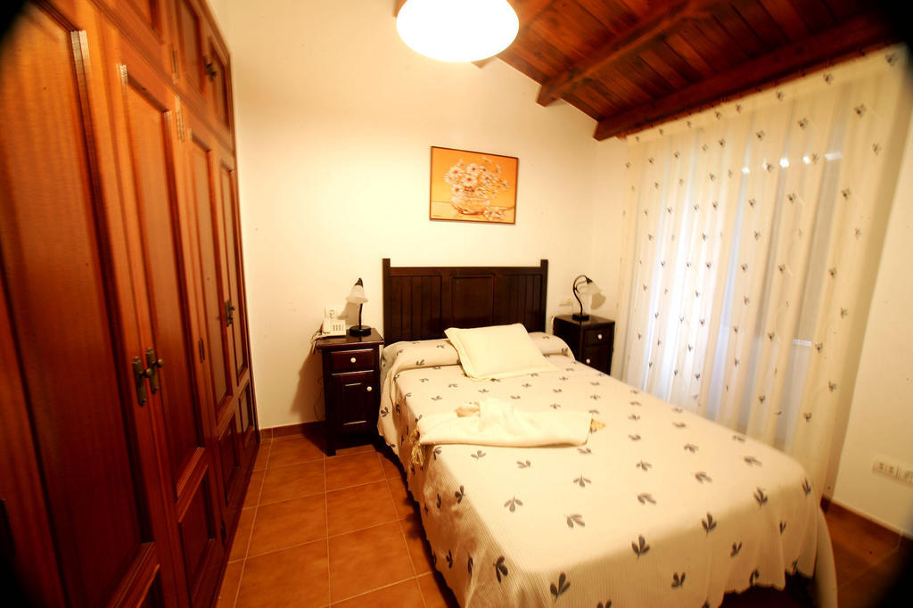 Хостел Casa Da Botica A Estrada Os Casares Номер фото